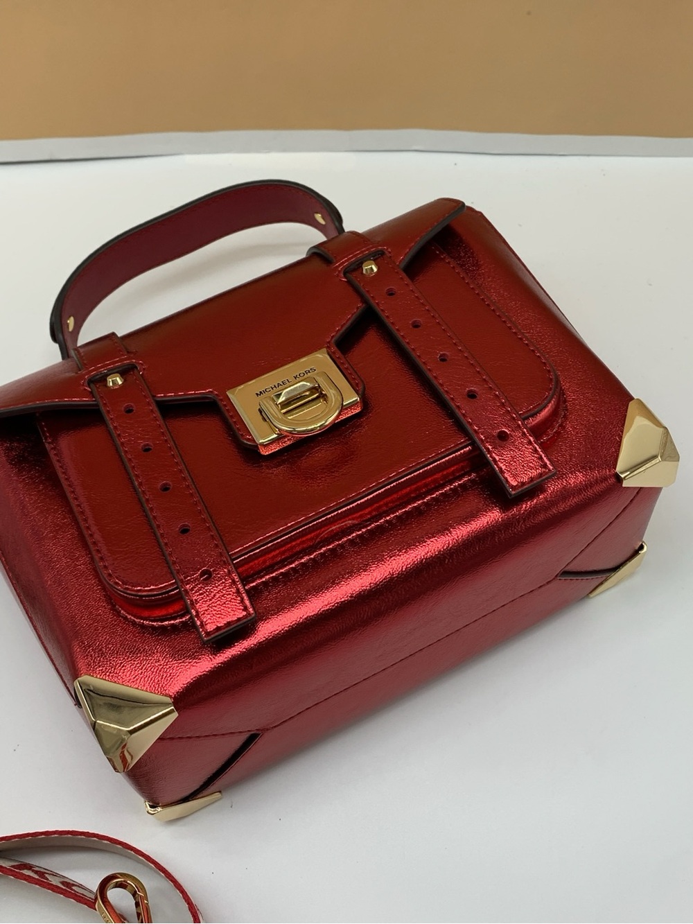 Michael Kors Manhattan Medium Patent
Faux Leather Satchel - Picture 14 of 15